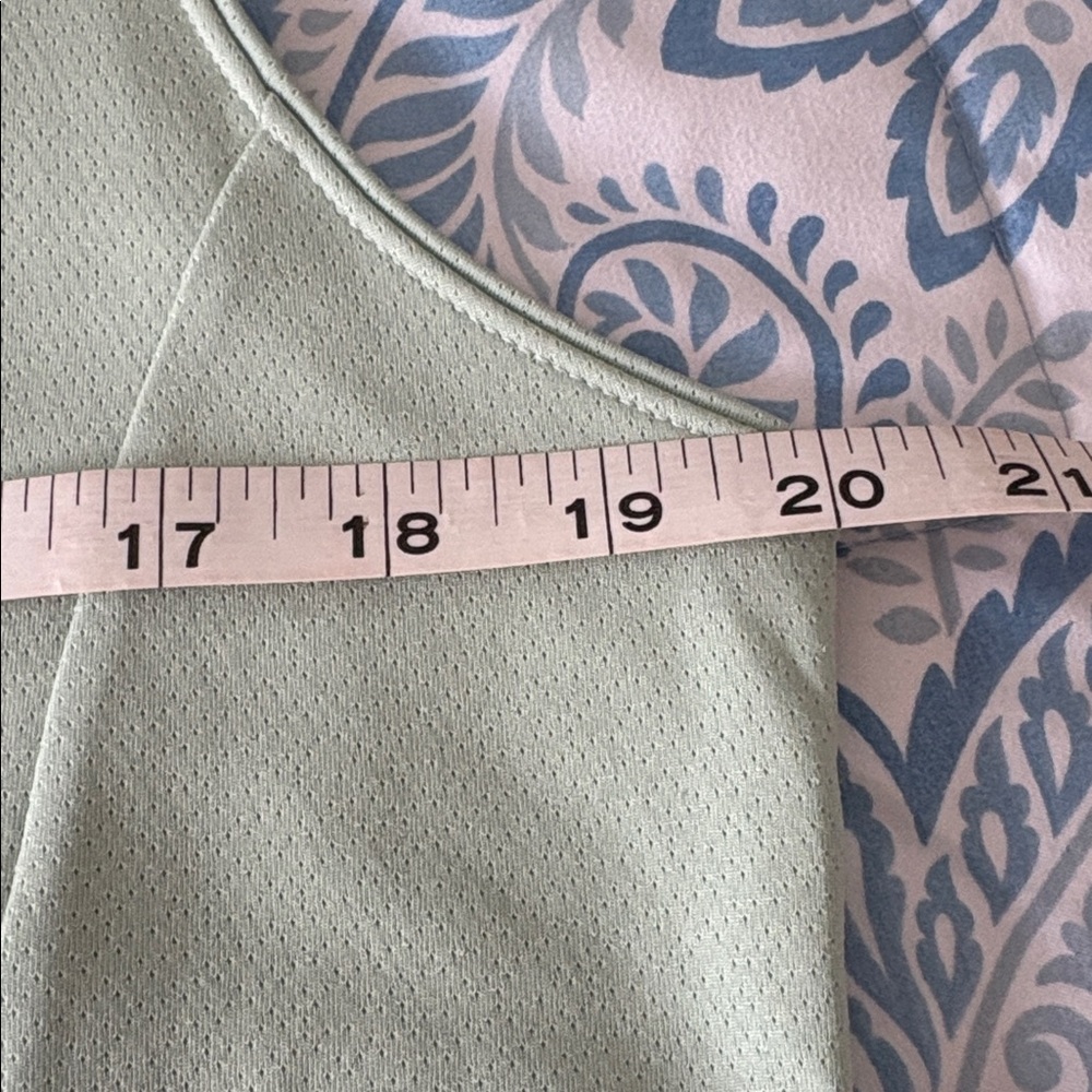 Lady Hagen Light Green Sleeveless V-Neck Shirt. ⛳️ Large. EUC - Picture 5 of 5